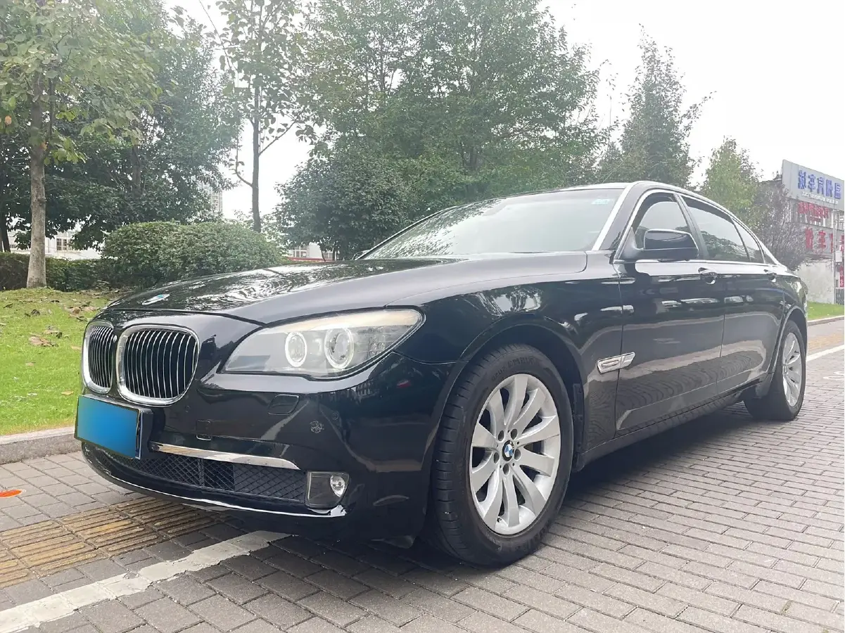 2009 BMW 7 Series 3.0T 326HP L6 6AT