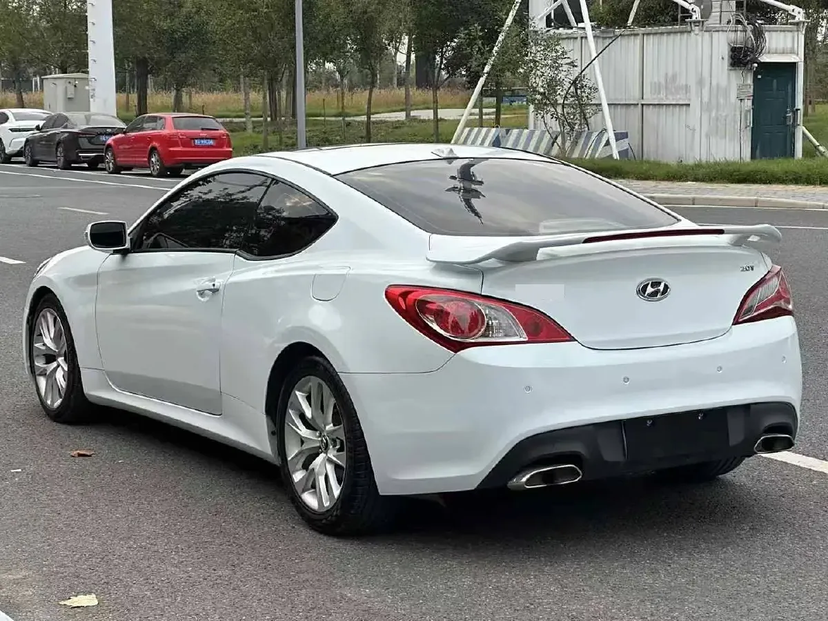 2012 Hyundai Rohens-Coupe 2.0T 260HP L4 8AT,autocango,china used car exporter,china ev exporter,chinese used car exporter,chinese used ev exporter