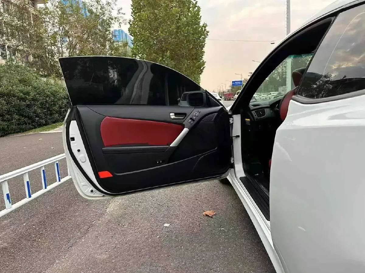 2012 Hyundai Rohens-Coupe 2.0T 260HP L4 8AT,autocango,china used car exporter,china ev exporter,chinese used car exporter,chinese used ev exporter