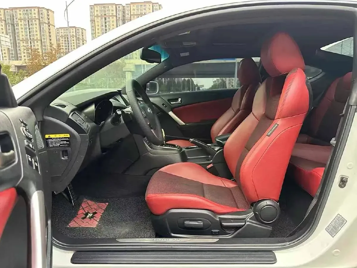 2012 Hyundai Rohens-Coupe 2.0T 260HP L4 8AT,autocango,china used car exporter,china ev exporter,chinese used car exporter,chinese used ev exporter