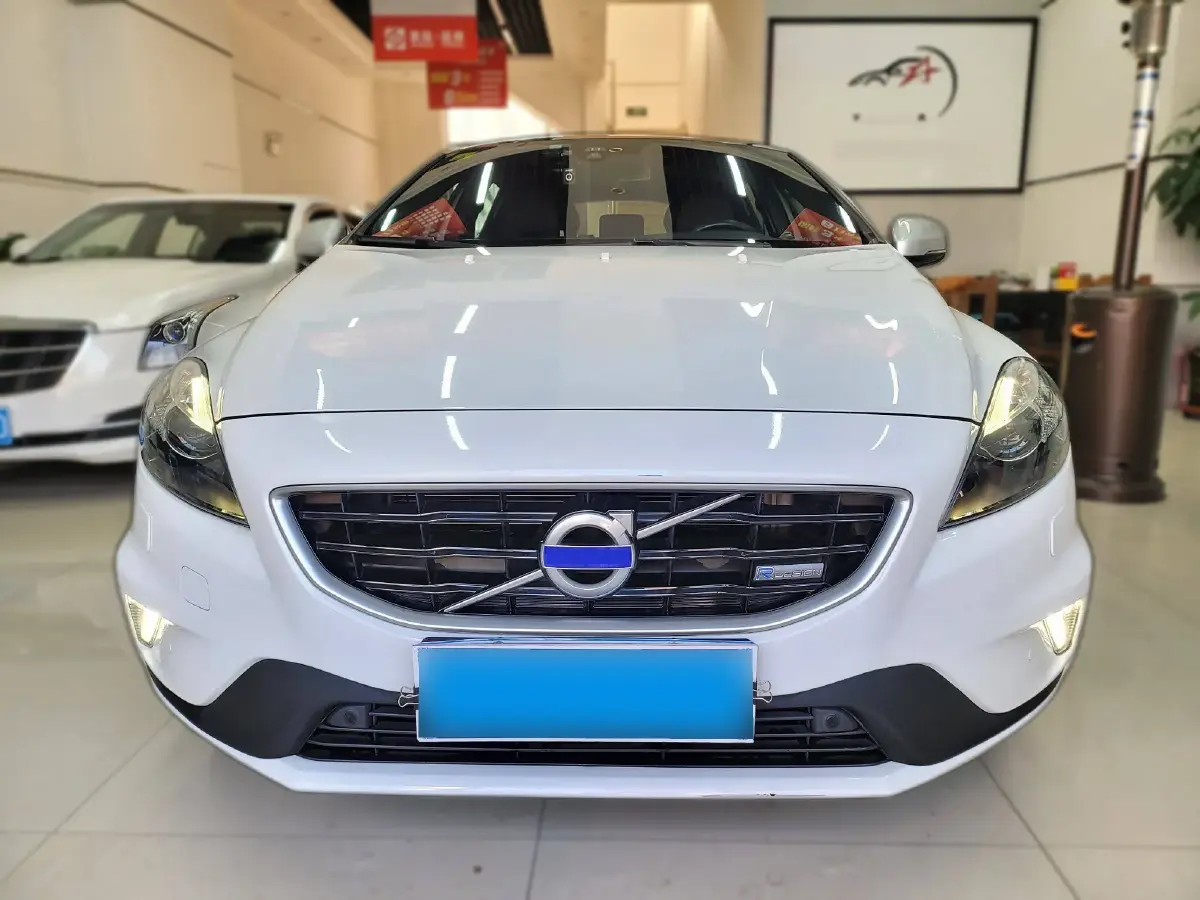 2015 Volvo V40 1.6T 180HP L4 6DCT