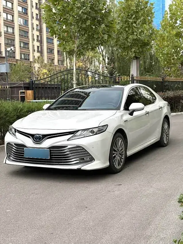 2019 Toyota Camry 2.5L 178HP L4 E-CVT Hybrid