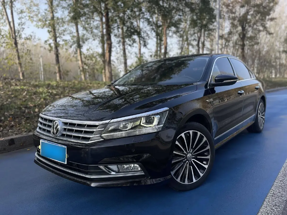 2017 Volkswagen Passat 2.0T 220HP L4 7DCT