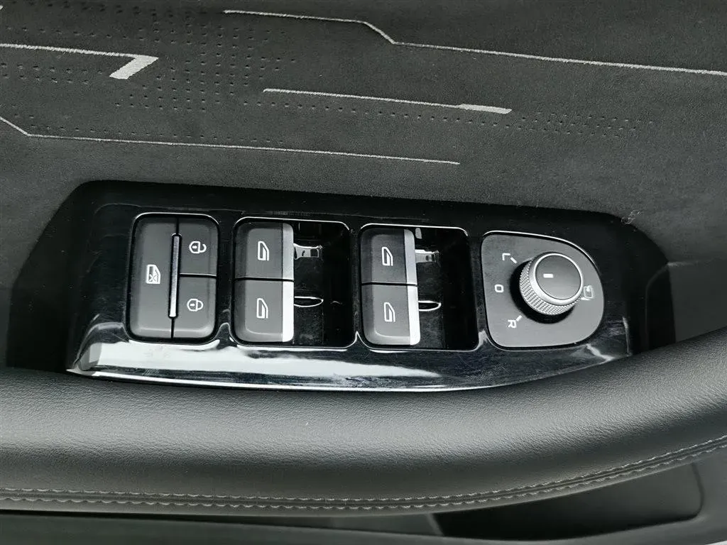 2022 Geely Monjaro 1.5T 150HP L3 3DHT PHEV 41.2KWH,autocango,china used car exporter,china ev exporter,chinese used car exporter,chinese used ev exporter