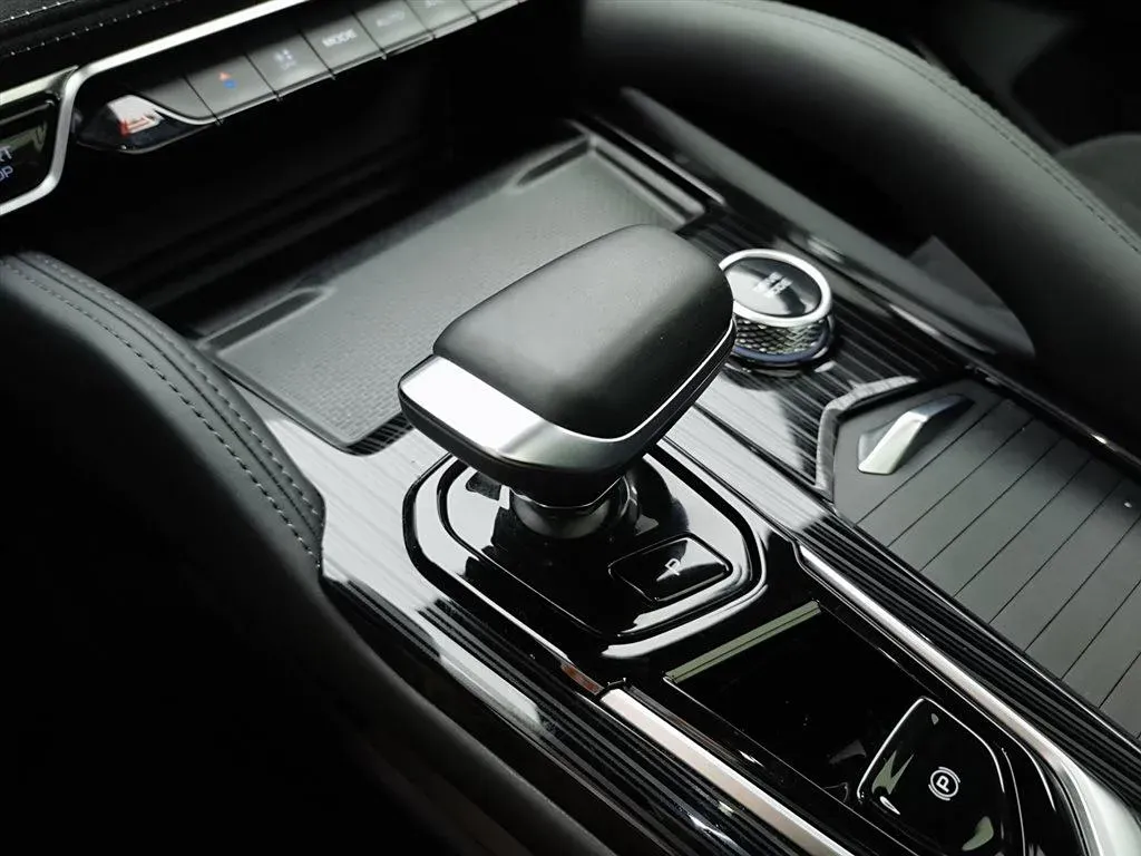 2022 Geely Monjaro 1.5T 150HP L3 3DHT PHEV 41.2KWH,autocango,china used car exporter,china ev exporter,chinese used car exporter,chinese used ev exporter