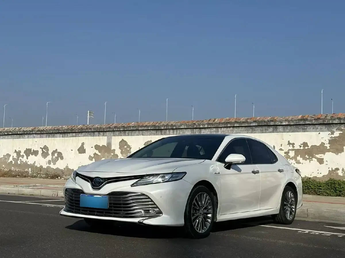 2018 Toyota Camry 2.5L 178HP L4 E-CVT Hybrid