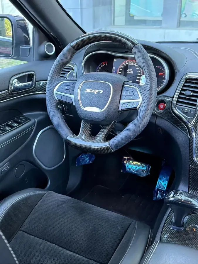 2014 Jeep Grand Cherokee SRT 6.4L 468HP V8 8AT,autocango,china used car exporter,china ev exporter,chinese used car exporter,chinese used ev exporter