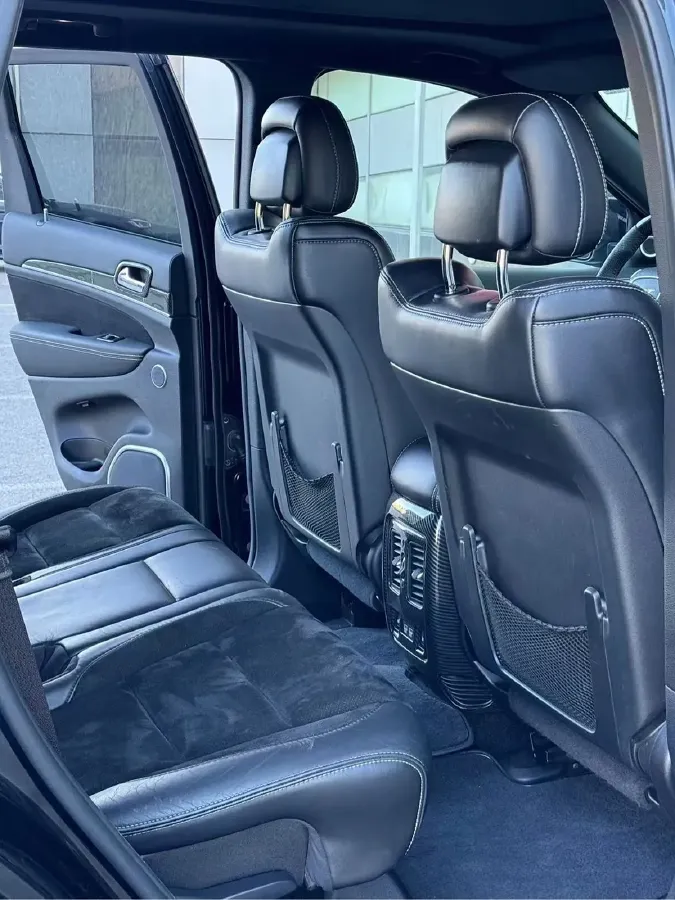 2014 Jeep Grand Cherokee SRT 6.4L 468HP V8 8AT,autocango,china used car exporter,china ev exporter,chinese used car exporter,chinese used ev exporter