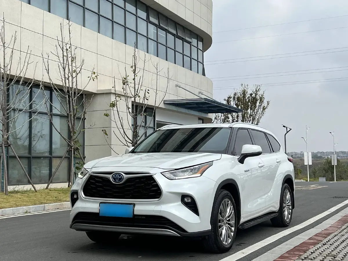 2022 Toyota Highlander 2.5L 192HP L4 E-CVT Hybrid