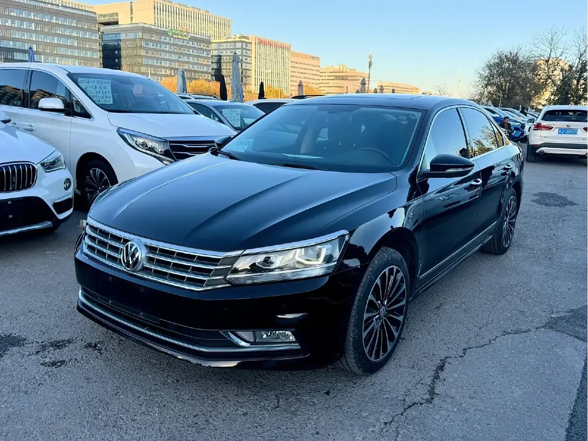 2017 Volkswagen Passat 2.0T 220HP L4 7DCT