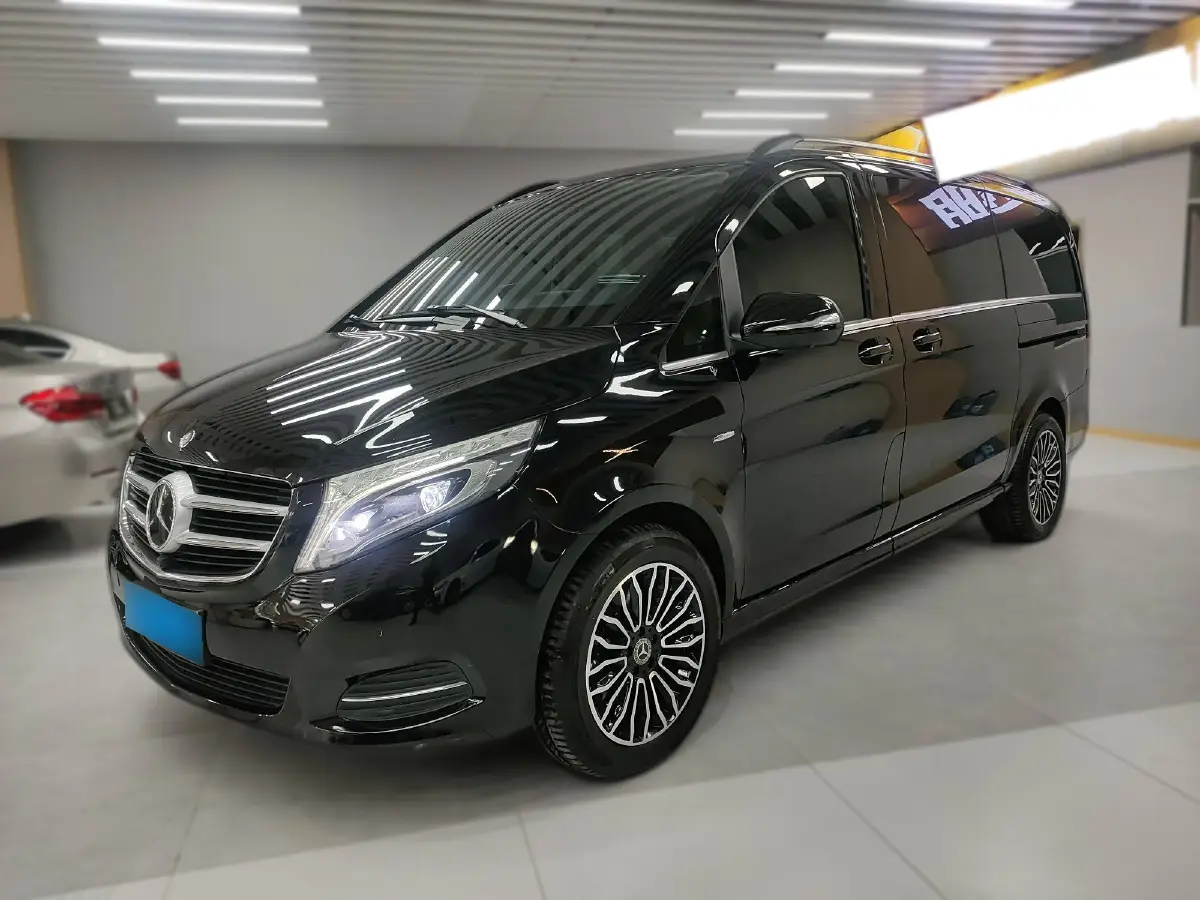 2017 Mercedes-Benz V Class 2.0T 211HP L4 7AT