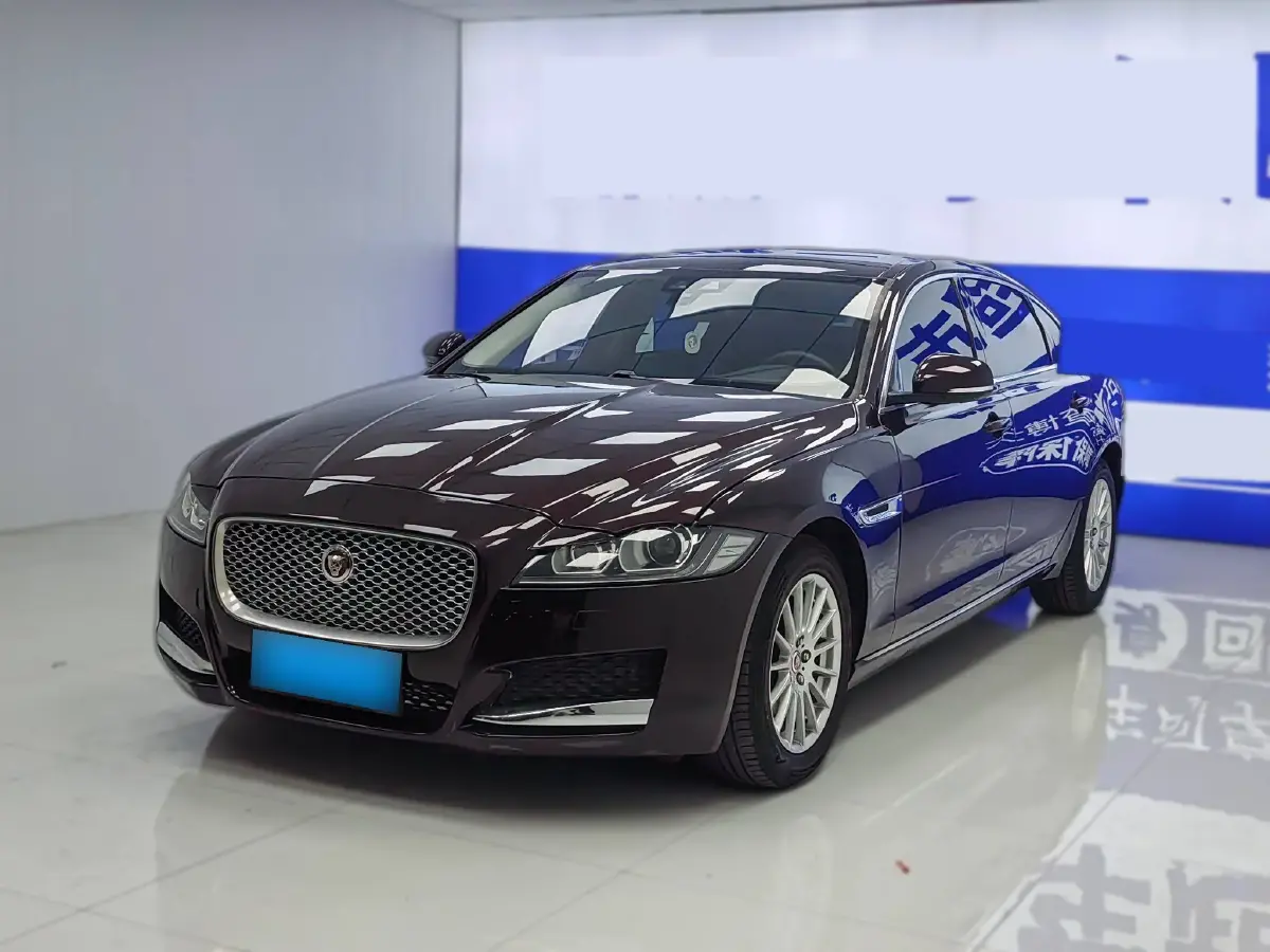 2017 Jaguar XFL 2.0T 200HP L4 8AT