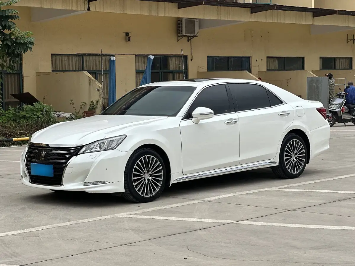 2018 Toyota Crown 2.0T 235HP L4 8AT