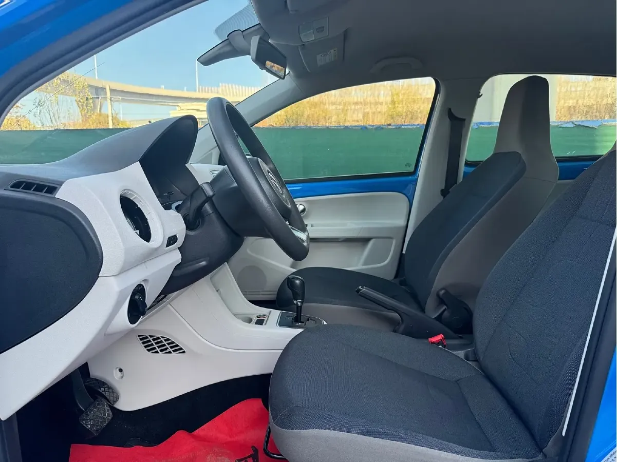 2015 Volkswagen up! 1.0L 75HP L3 5AMT,autocango,china used car exporter,china ev exporter,chinese used car exporter,chinese used ev exporter