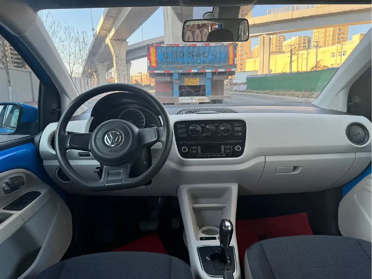 2015 Volkswagen up! 1.0L 75HP L3 5AMT,autocango,china used car exporter,china ev exporter,chinese used car exporter,chinese used ev exporter