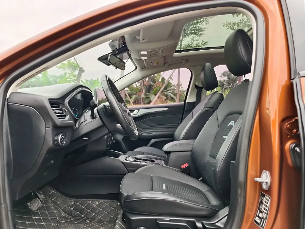 2020 Ford Focus Active 1.5T 174HP L3 8AT,autocango,china used car exporter,china ev exporter,chinese used car exporter,chinese used ev exporter