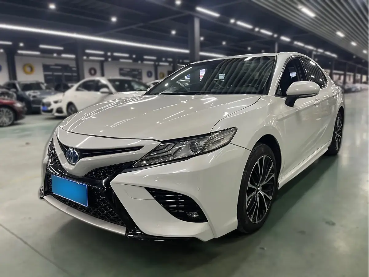 2019 Toyota Camry 2.5L 178HP L4 E-CVT Hybrid