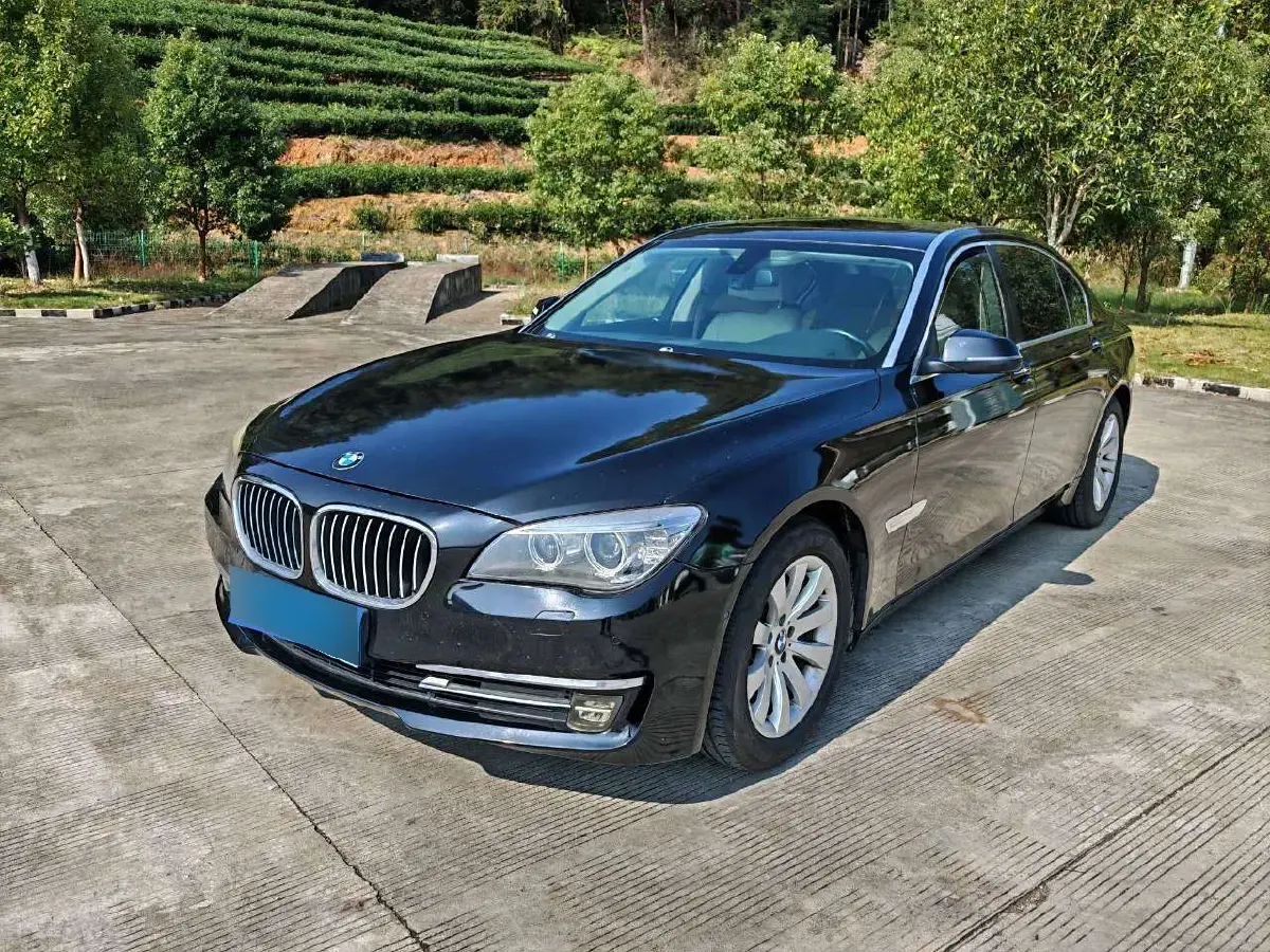 2013 BMW 7 Series 3.0L 258HP L6 8AT