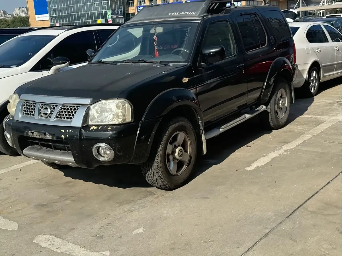 2008 Nissan Paladin 2.4L 150HP L4 5MT