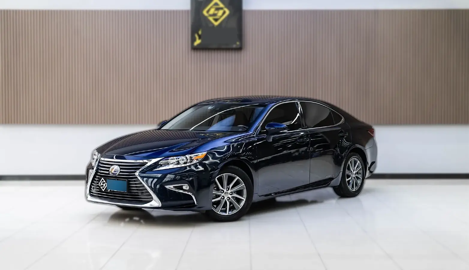 2015 Lexus ES 2.5L 160HP L4 E-CVT Hybrid