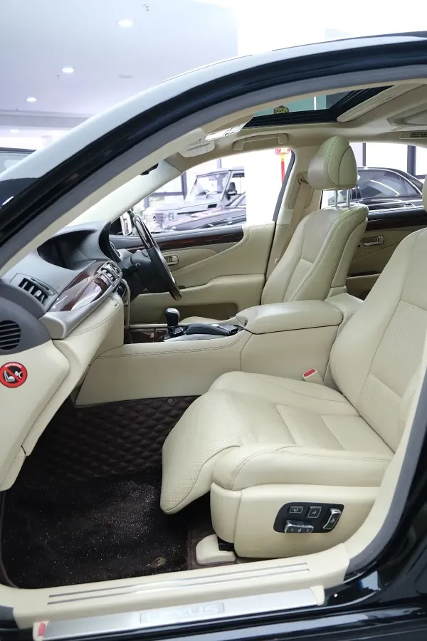 2013 Lexus LS 4.6L 370HP V8 8AT,autocango,china used car exporter,china ev exporter,chinese used car exporter,chinese used ev exporter