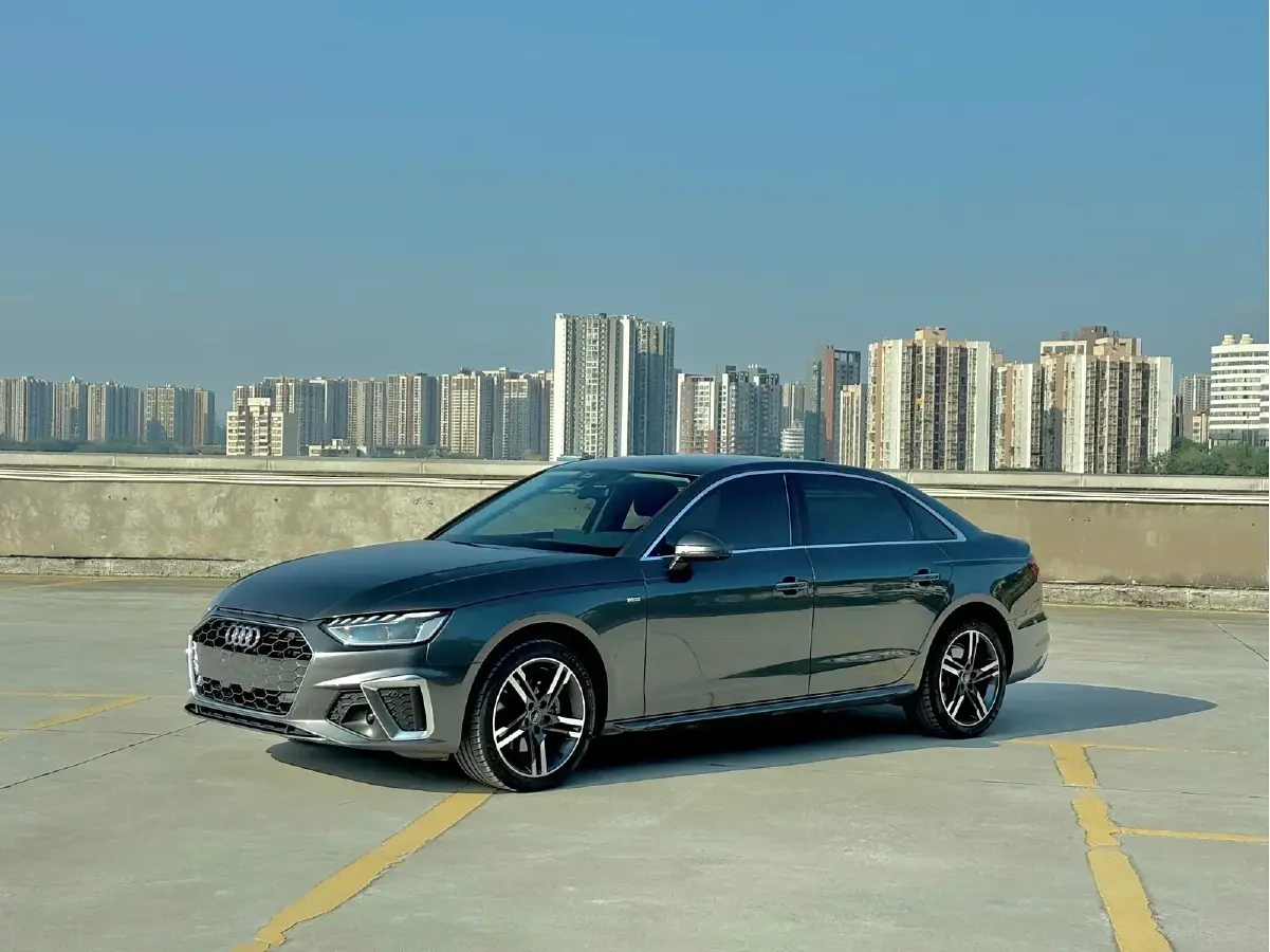 2022 Audi A4L 2.0T 190HP L4 7DCT