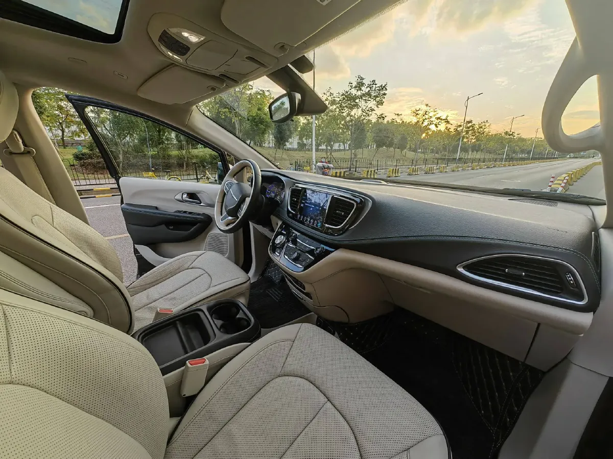 2018 Chrysler Pacifica 3.6L 245HP V6 E-CVT PHEV 16KWH,autocango,china used car exporter,china ev exporter,chinese used car exporter,chinese used ev exporter