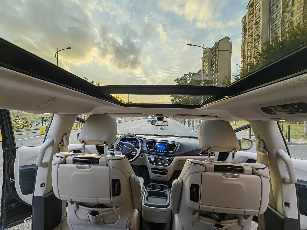 2018 Chrysler Pacifica 3.6L 245HP V6 E-CVT PHEV 16KWH,autocango,china used car exporter,china ev exporter,chinese used car exporter,chinese used ev exporter