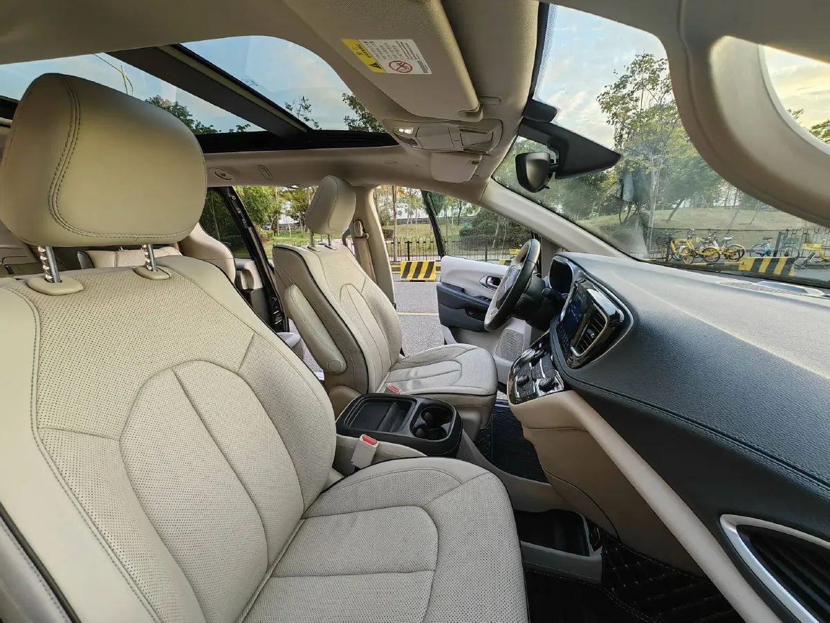 2018 Chrysler Pacifica 3.6L 245HP V6 E-CVT PHEV 16KWH,autocango,china used car exporter,china ev exporter,chinese used car exporter,chinese used ev exporter