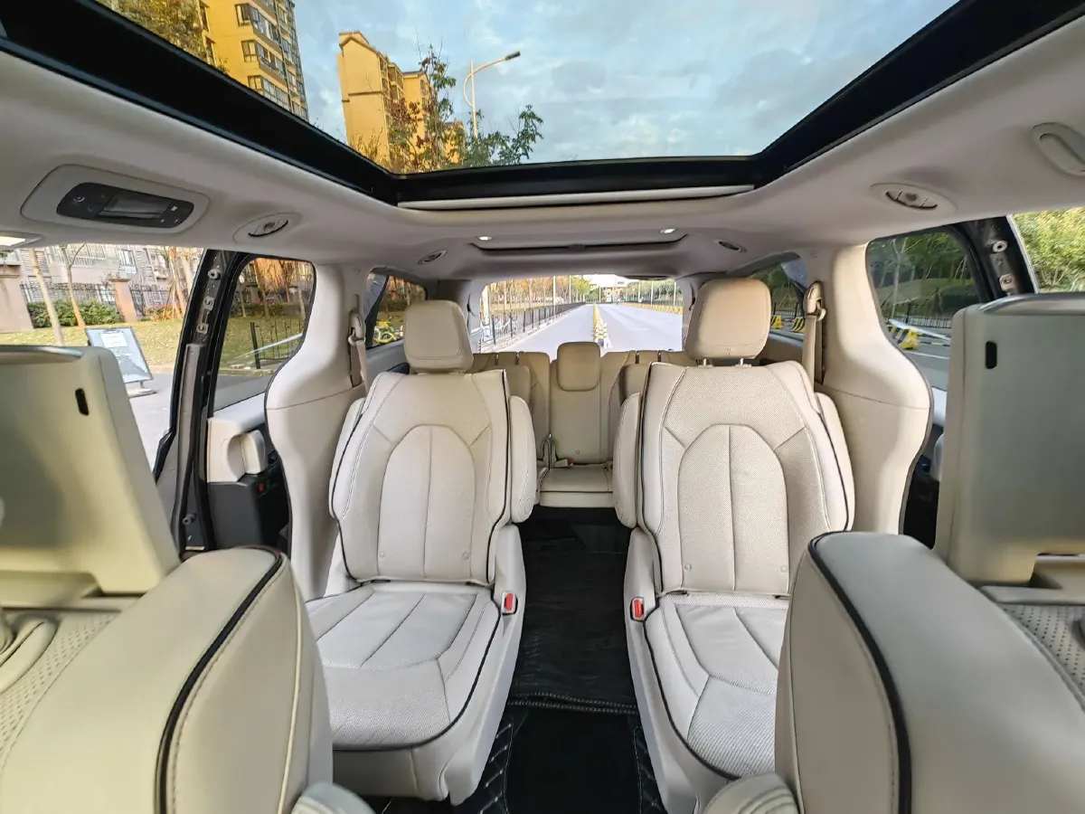 2018 Chrysler Pacifica 3.6L 245HP V6 E-CVT PHEV 16KWH,autocango,china used car exporter,china ev exporter,chinese used car exporter,chinese used ev exporter