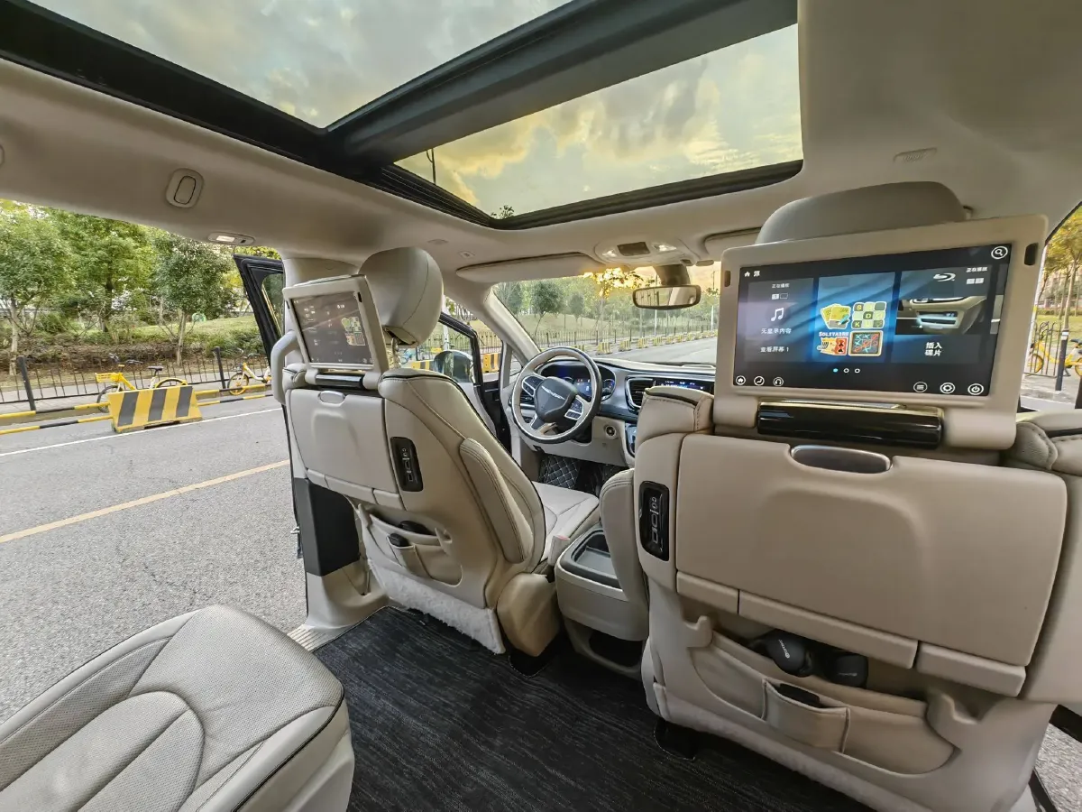 2018 Chrysler Pacifica 3.6L 245HP V6 E-CVT PHEV 16KWH,autocango,china used car exporter,china ev exporter,chinese used car exporter,chinese used ev exporter