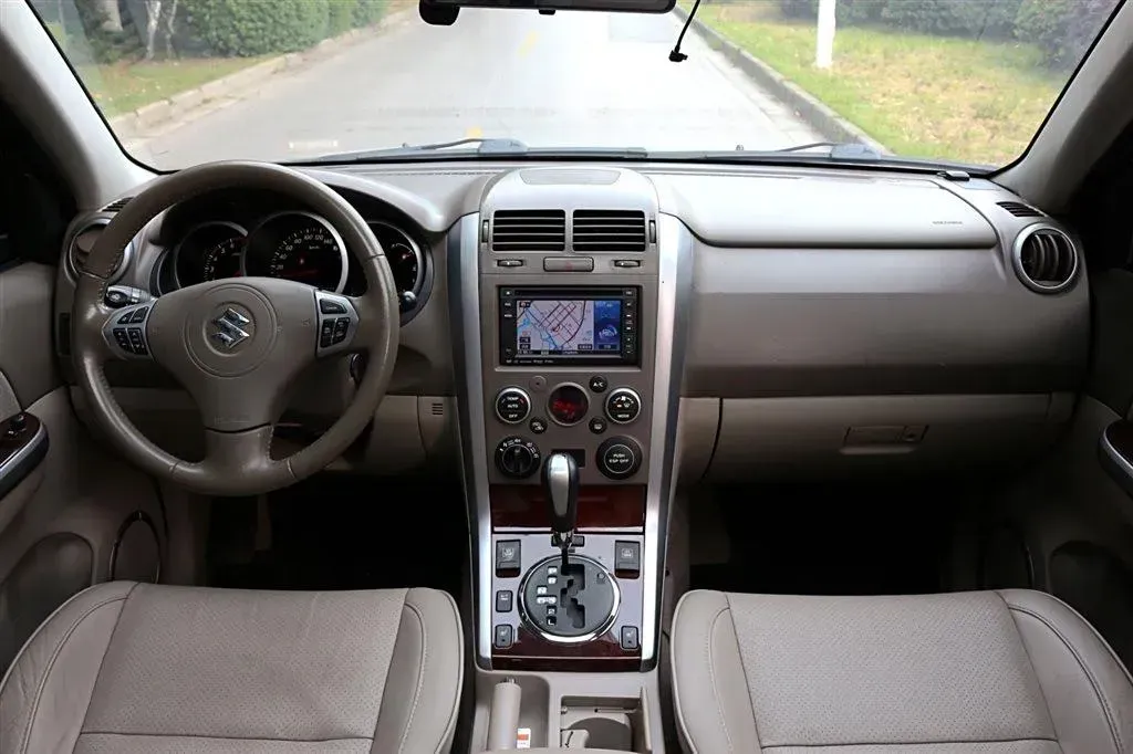 2011 Suzuki Grand Vitara 2.4L 166HP L4 4AT,autocango,china used car exporter,china ev exporter,chinese used car exporter,chinese used ev exporter