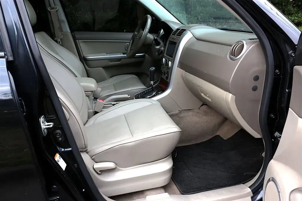 2011 Suzuki Grand Vitara 2.4L 166HP L4 4AT,autocango,china used car exporter,china ev exporter,chinese used car exporter,chinese used ev exporter