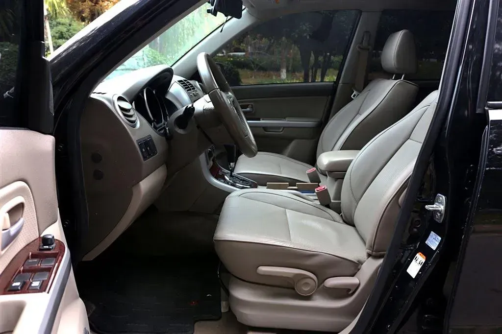 2011 Suzuki Grand Vitara 2.4L 166HP L4 4AT,autocango,china used car exporter,china ev exporter,chinese used car exporter,chinese used ev exporter