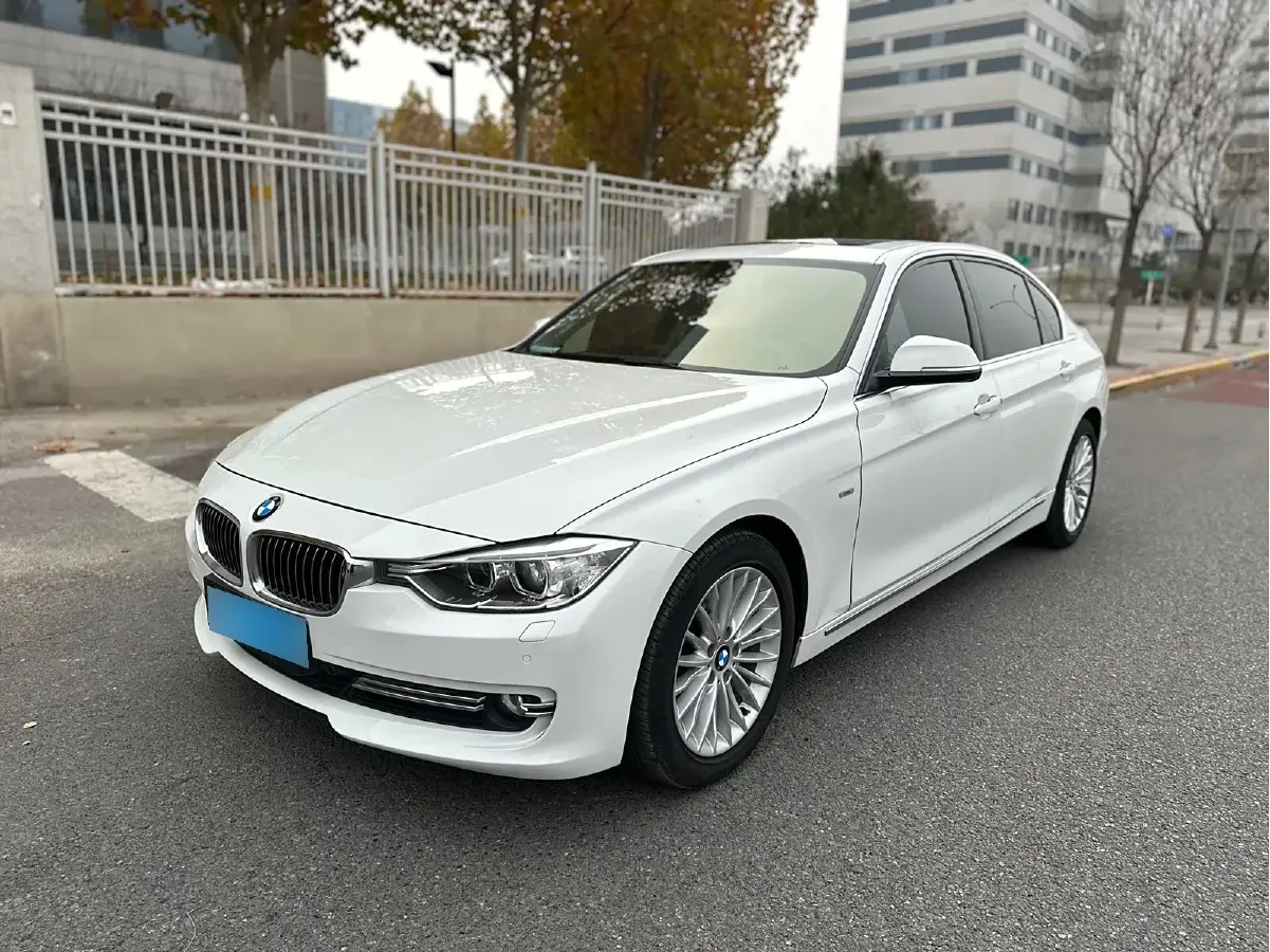 2015 BMW 3 Series 2.0T 184HP L4 8AT