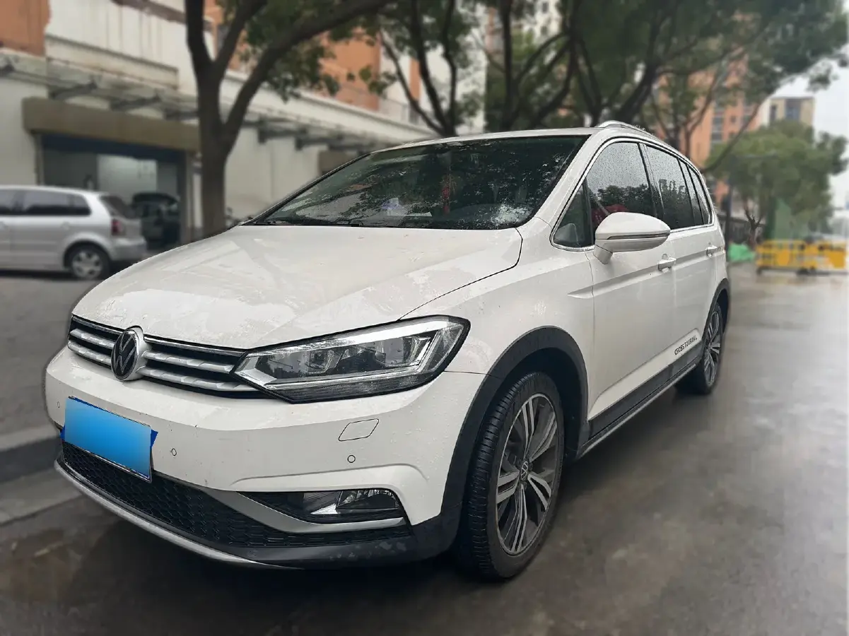 2022 Volkswagen Touran 1.4T 150HP L4 7DCT