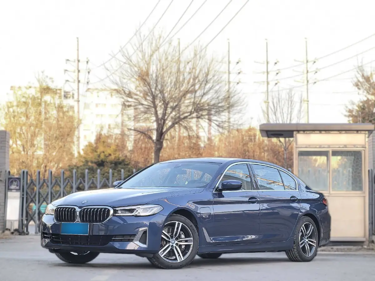 2022 BMW 5 Series 2.0T 184HP L4 8AT PHEV 17.7KWH