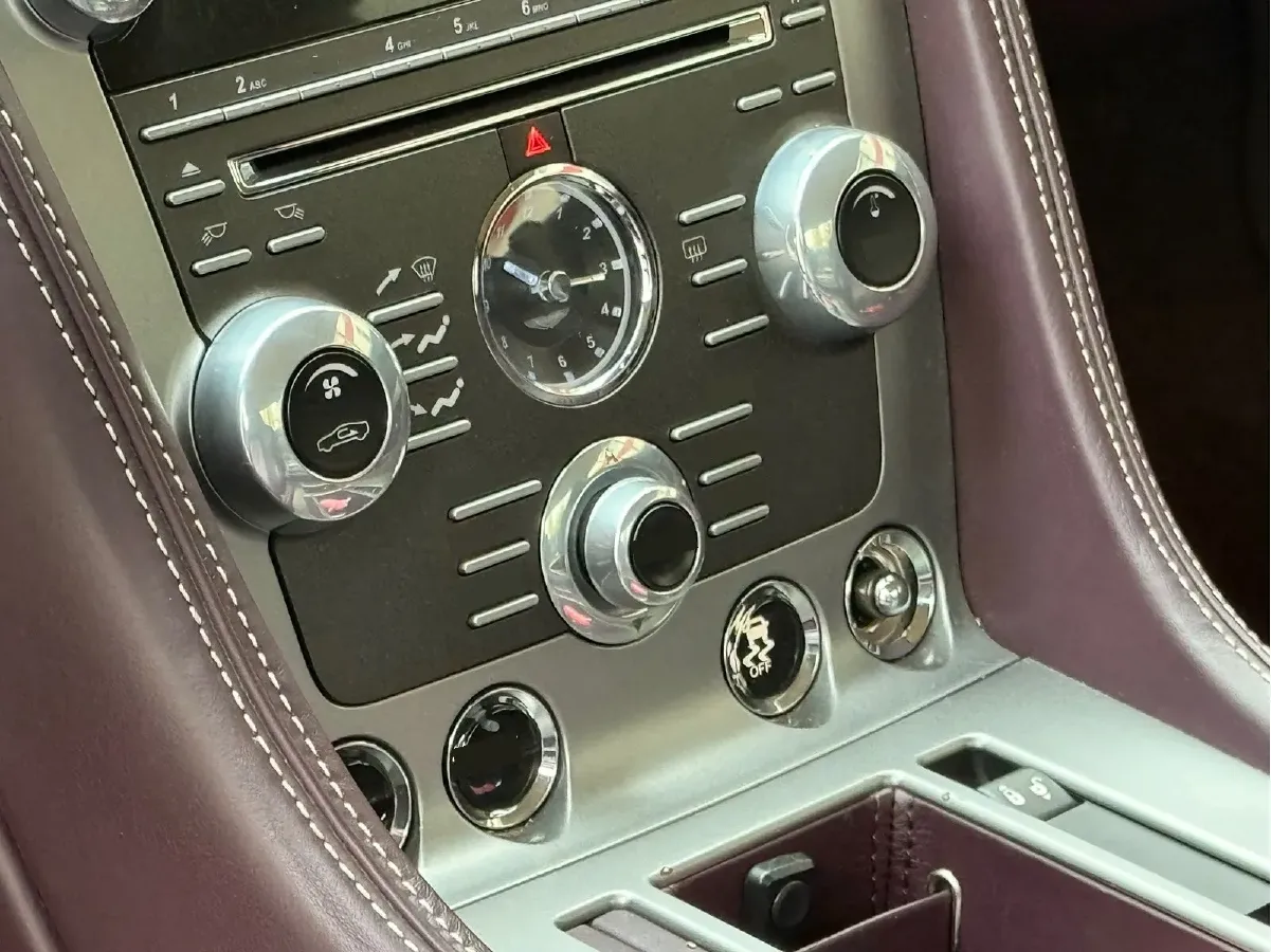 2013 Aston Martin DB9 6.0L 517HP V12 6AT,autocango,china used car exporter,china ev exporter,chinese used car exporter,chinese used ev exporter