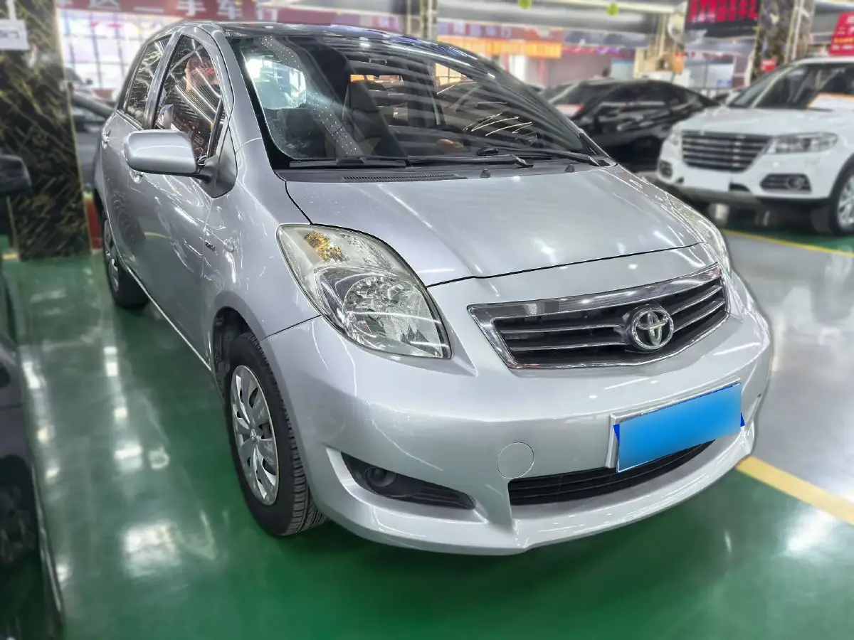 2011 Toyota Yaris 1.6L 118HP L4 4AT