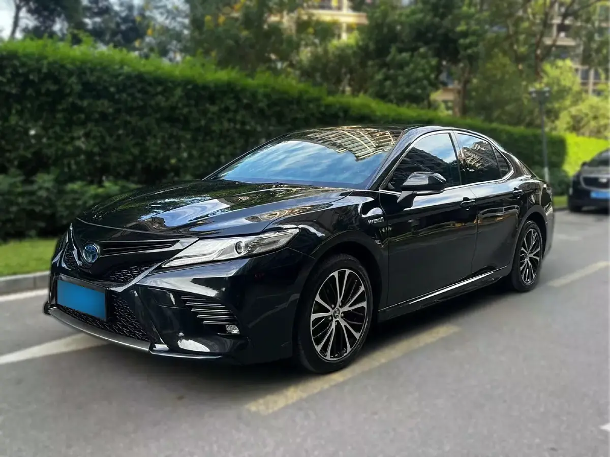 2019 Toyota Camry 2.5L 178HP L4 E-CVT Hybrid