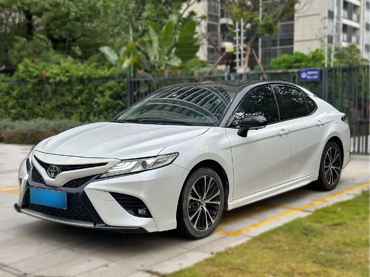 2019 Toyota Camry 2.5L 209HP L4 8AT