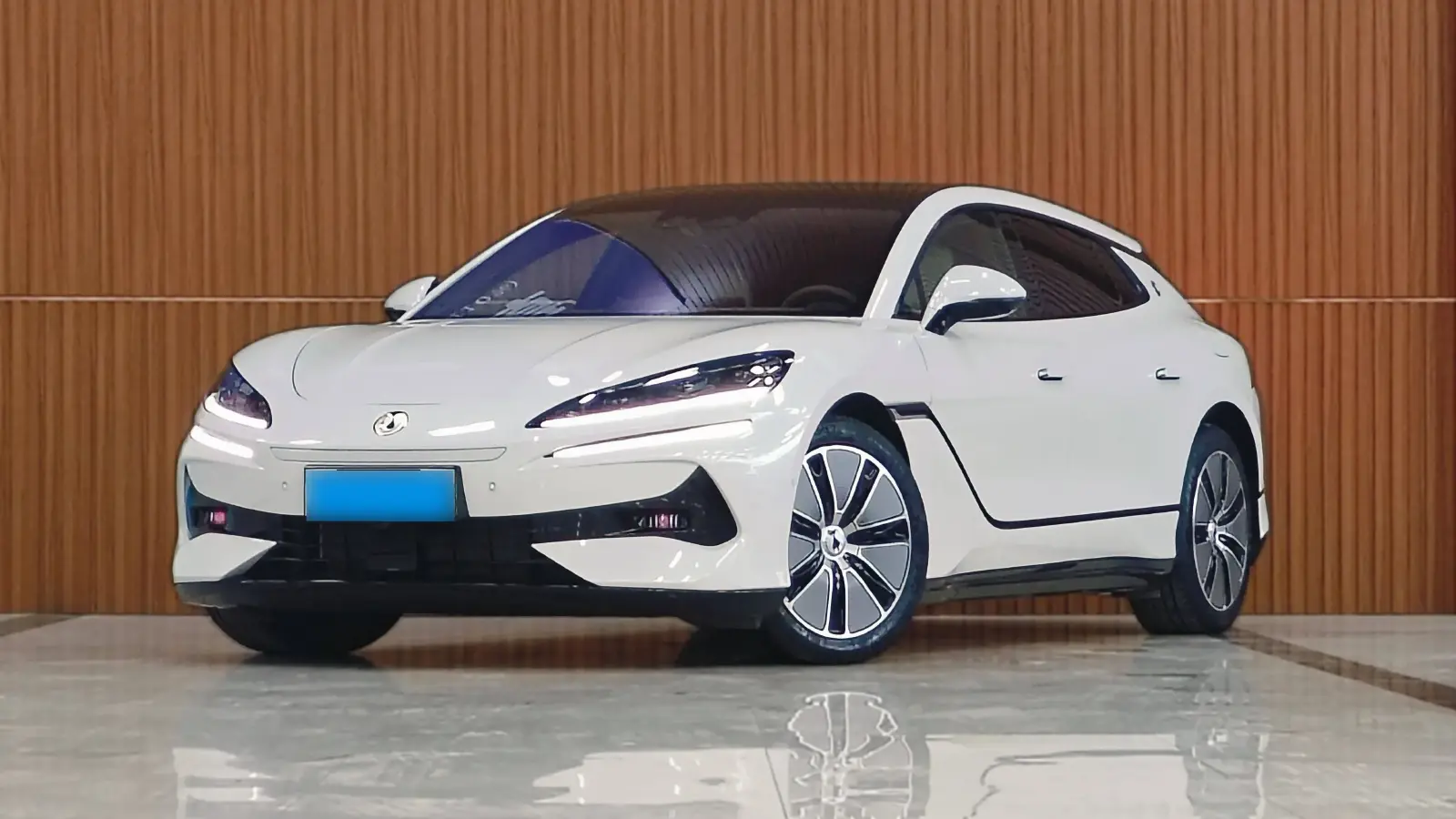 2024 Denza DenzaZ9GT 2.0T 207HP L4 E-CVT PHEV 38.5KWH