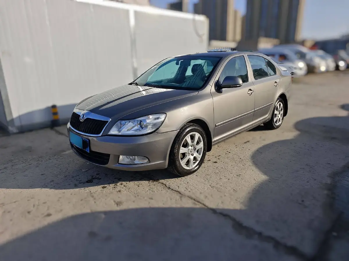 2015 Skoda Octavia 1.6L 105HP L4 5MT