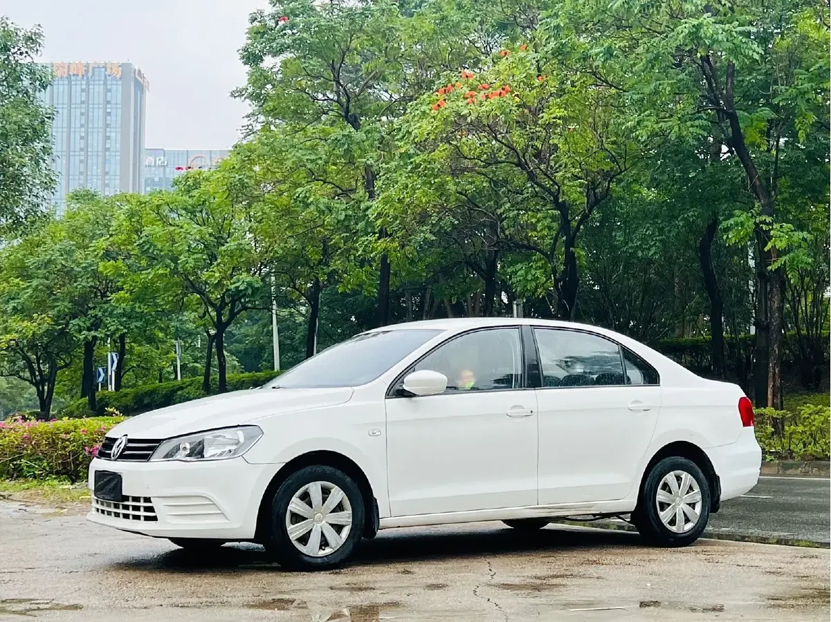 2015 Volkswagen Jetta 1.6L 110HP L4 5MT