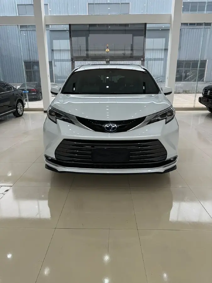 2021 Toyota Sienna 2.5L 192HP L4 E-CVT Hybrid