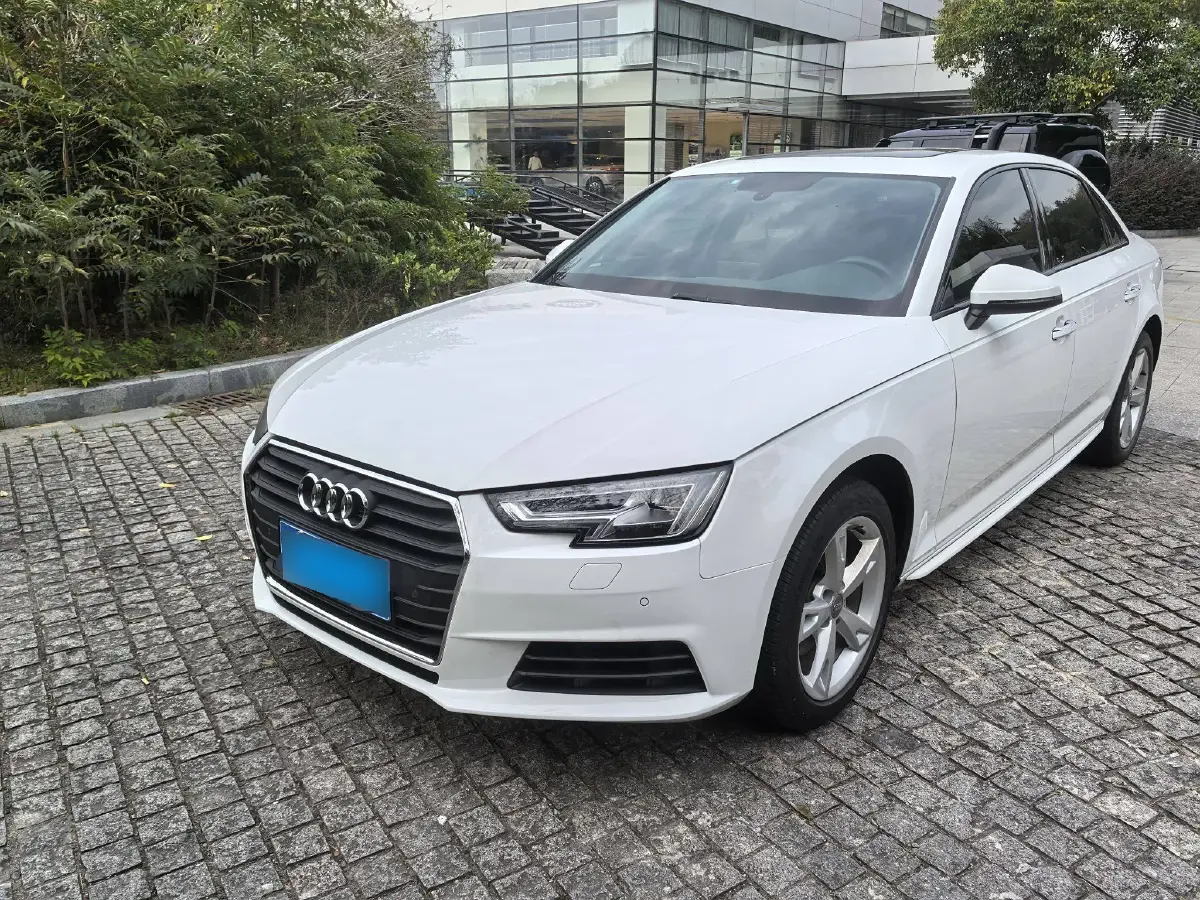 2017 Audi A4L 2.0T 190HP L4 7DCT