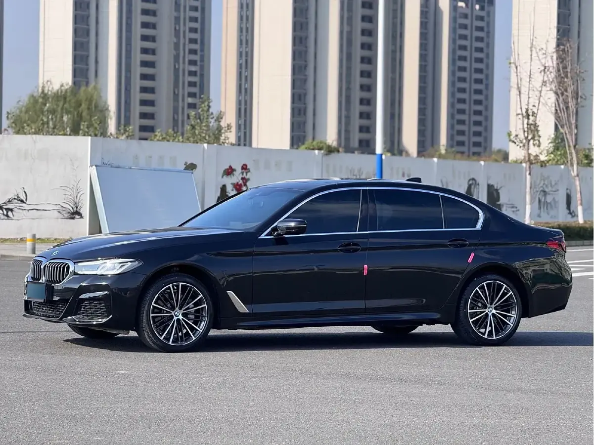 2023 BMW 5 Series 2.0T 245HP L4 8AT