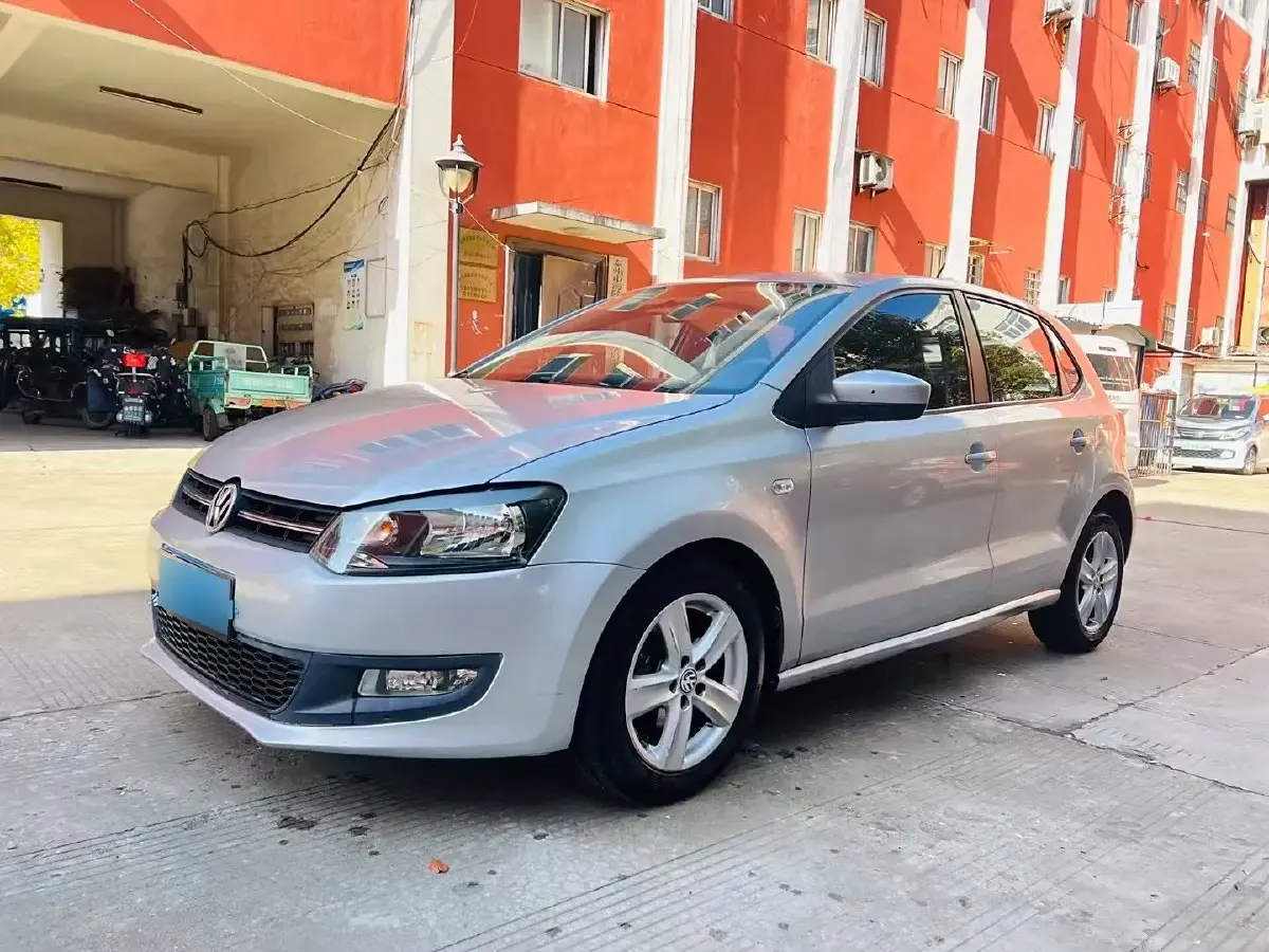 2013 Volkswagen Polo 1.6L 105HP L4 6AT