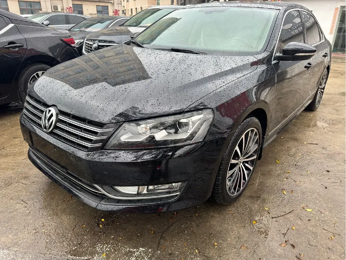 2013 Volkswagen Passat 2.0T 200HP L4 6DCT