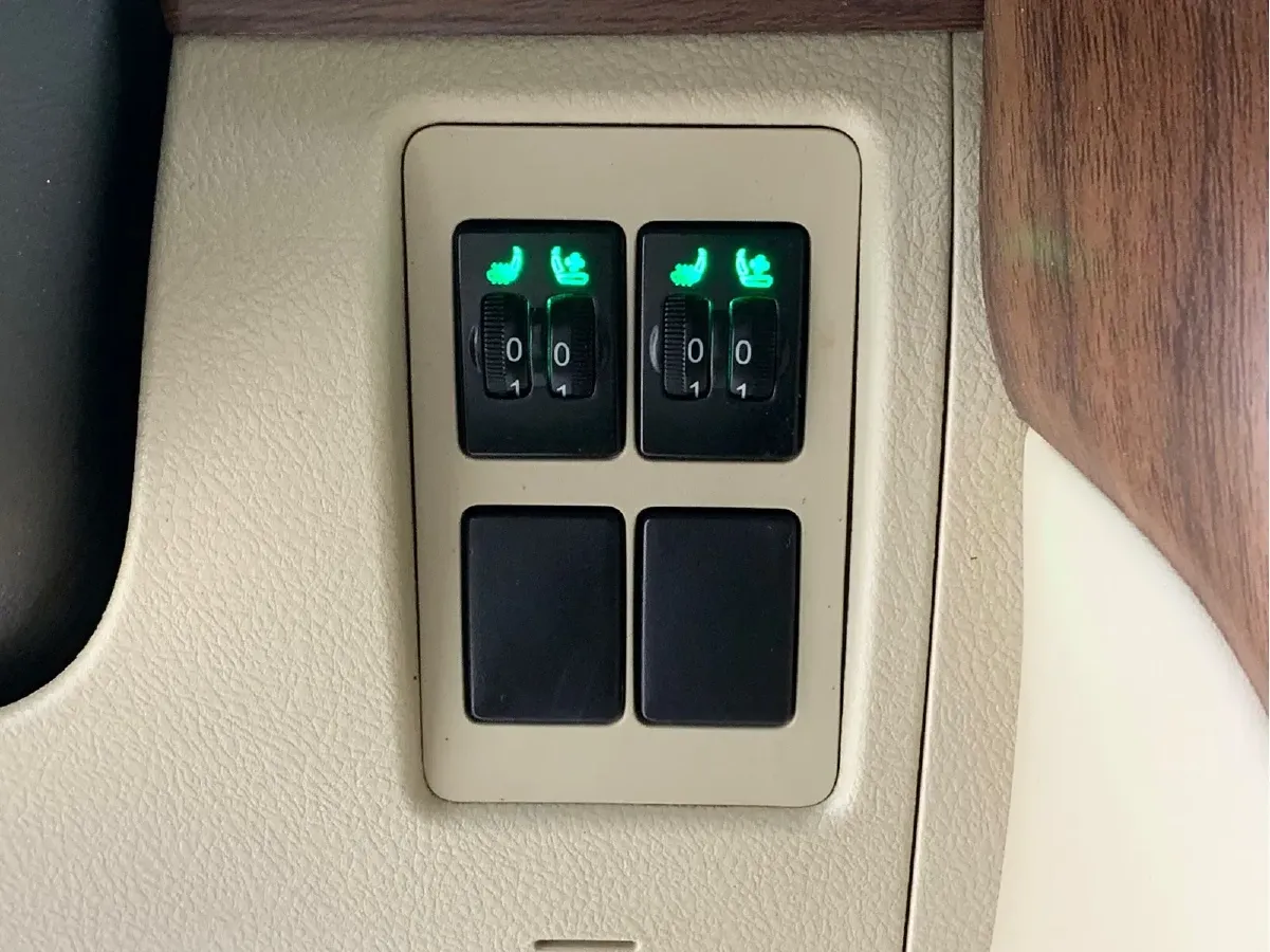 2016 Toyota Land Cruiser 4.0L 275HP V6 5AT,autocango,china used car exporter,china ev exporter,chinese used car exporter,chinese used ev exporter